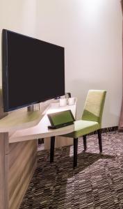 TV a/nebo společenská místnost v ubytování Park Inn by Radisson Neumarkt