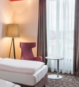 Postel nebo postele na pokoji v ubytování Park Inn by Radisson Neumarkt