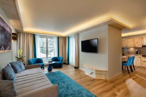 TV a/nebo společenská místnost v ubytování Hotel Seehof Davos