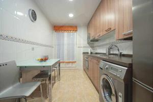 A kitchen or kitchenette at Villa Josechu en Candás