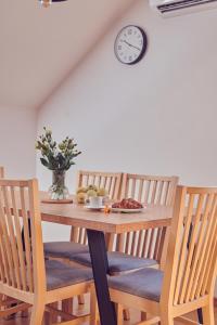 Część wypoczynkowa w obiekcie WieliczkaHome 1st floor + garden + parking