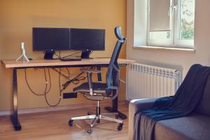 Telewizja i/lub zestaw kina domowego w obiekcie WieliczkaHome 1st floor + garden + parking