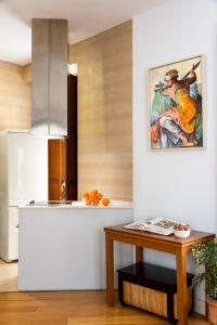 Kuchnia lub aneks kuchenny w obiekcie CATHEDRAL APARTMENT, FIRST FLOOR