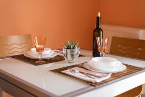 Nápoje v ubytovaní DimSim Home-Σπίτι με όνομα