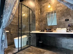 Koupelna v ubytování Zephyr Homestay