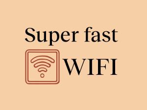Znak, który czyta super szybkie wifi z wiimote w pudełku w obiekcie Rosenborg Hotel Apartments w Kopenhadze