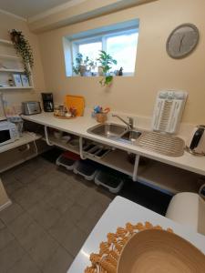 Köök või kööginurk majutusasutuses Arsalir Guesthouse Vik B&B
