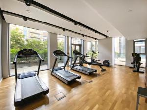 Fitness centrum a/nebo fitness zařízení v ubytování Phenomenal 2BR with Scenic Sea-View from ALL rooms!