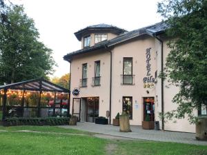 Budova, kde se hotel nachází
