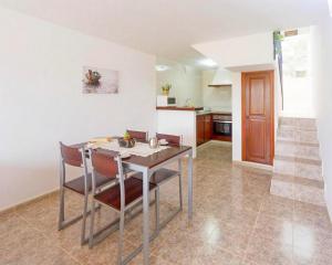 A kitchen or kitchenette at Apartamentos Marcelino - Formentera Break