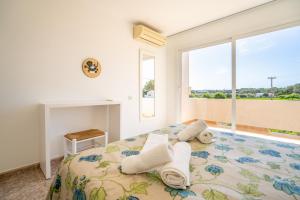 A bed or beds in a room at Apartamentos Marcelino - Formentera Break