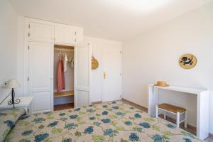 A bed or beds in a room at Apartamentos Marcelino - Formentera Break
