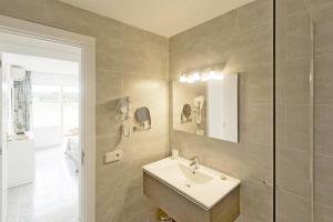 A bathroom at Apartamentos Marcelino - Formentera Break