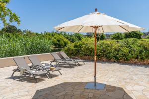 A garden outside Apartamentos Marcelino - Formentera Break