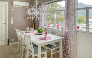 a white dining room table with chairs and a chandelier at Awesome Home In Straumsjen With 3 Bedrooms And Wifi in Straumsjøen