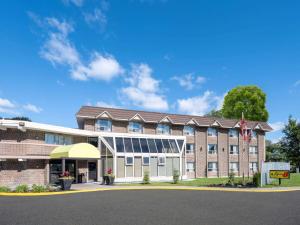 a rendering of the front of a hotel at Super 8 by Wyndham Toronto East ON in Toronto