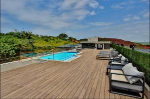 Πισίνα στο ή κοντά στο Zimbali Lakes Boulevard Suites 256
