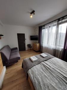 Ένα ή περισσότερα κρεβάτια σε δωμάτιο στο Loft Wisla Houses