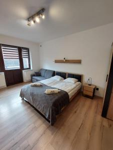 Ένα ή περισσότερα κρεβάτια σε δωμάτιο στο Loft Wisla Houses