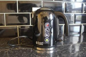 a black toaster sitting on a kitchen counter at Beautiful 1-Bed Apartment in London in London