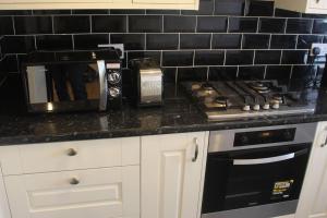 a kitchen counter with a microwave and a toaster oven at Beautiful 1-Bed Apartment in London in London