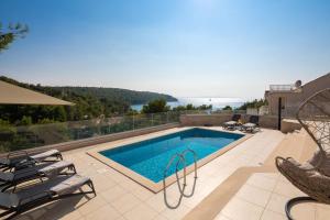 Πισίνα στο ή κοντά στο SEAFRONT VILLA for 10 people!