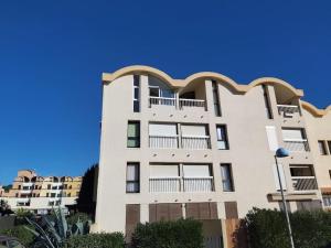 Budynek, w którym mieści się apartament