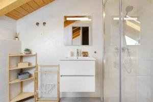 A bathroom at Duplex Campodios Villanua