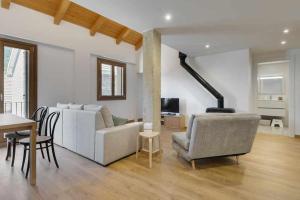 A seating area at Duplex Campodios Villanua