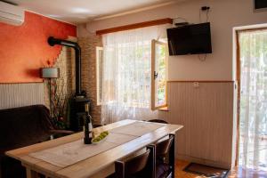 Et tv og/eller underholdning på Stone House Dioniz