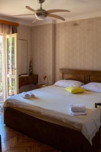 En eller flere senge i et værelse på Stone House Dioniz