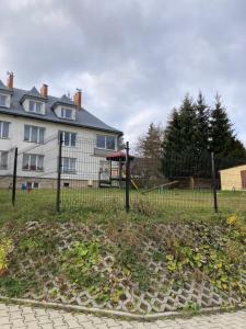Vonkajšia záhrada v ubytovaní Apartament BB na Halnej