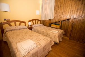 a hotel room with two beds in a room at La Hospedería Del Silencio in Robledillo de la Vera