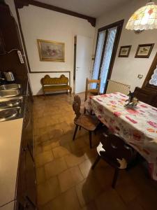 A kitchen or kitchenette at Royal Guest House Venice Még 37 kép