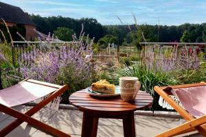 a table with a plate of food and a cup of coffee at Ferienwohnung Mohnblume in Pülzig
