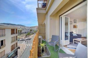 Балкон или терраса в Le Max et Leo - 600m plage - Verrière côte d'Azur