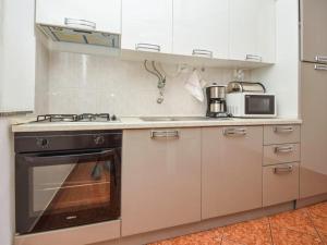 Kuchyň nebo kuchyňský kout v ubytování Villa Mila Biograd na Moru-Polača