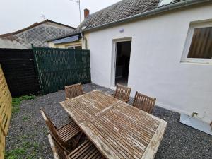 Το κτήριο όπου στεγάζεται  το διαμέρισμα