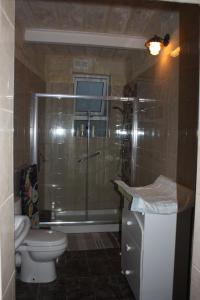 Un baño de VERTICAL CLIMBING MALTA