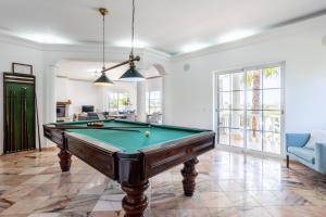 Billar de Luxury Algarve Villa 4 Bedrooms Villa Salvador Pool Table Private Pool Pera
