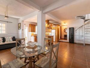 Η κουζίνα ή μικρή κουζίνα στο Finca Los Blanquitos Amazing with 3,000 m2 of land