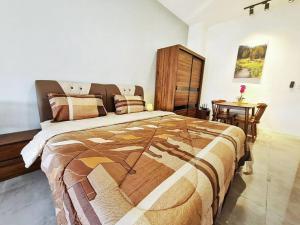 a bedroom with a large bed and a table at SeaView#Warmth#Netflix#PrivateBathtub#SeaSideLuxuryCondo#ImperioResidence in Melaka +31 photos