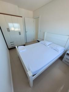 Кровать или кровати в номере Lindo apartamento