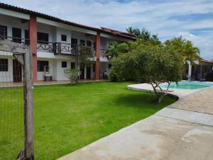 a view of the yard of a house at Pousada São Nunca in Ilha de Comandatuba