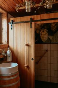 a bathroom with a toilet and a sink and a barrel at Bayerischer Hof Spalt in Spalt