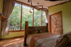 Ένα ή περισσότερα κρεβάτια σε δωμάτιο στο Canopy Wonders Vacation Home
