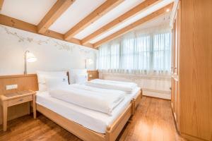 Postel nebo postele na pokoji v ubytování Haus zur Vogelweide App 6