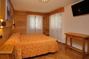 TV a/nebo společenská místnost v ubytování Hotel Biancaneve