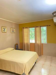 Postel nebo postele na pokoji v ubytování Canal Inn Panama + 30 fotografií