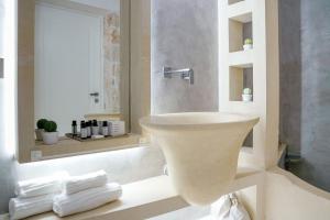 Kúpeľňa v ubytovaní Palazzo Vico Bianco Raro Villas Homes Collection